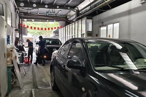 Ô tô nhả khói đen có nguy cơ không đạt kiểm định về khí thải rất cao