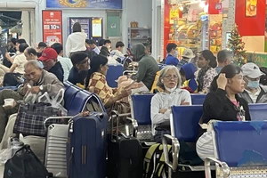 Người dân đổ ra ga Sài Gòn để rời thành phố nghỉ Tết Dương lịch 2026