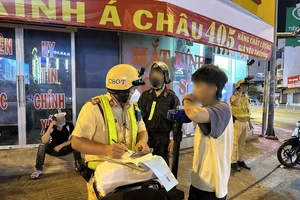 CSGT có kiểm tra giấy khám sức khoẻ của người điều khiển phương tiện?