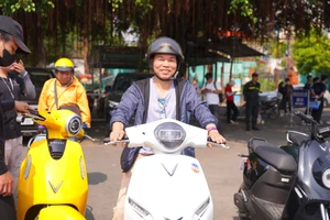 Cận Tết Nguyên đán, ngày hội 'Đổi xăng lấy điện' vẫn phủ sóng Đắk Lắk, TP.HCM và Cà Mau