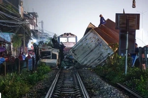 Cục CSGT đề nghị chấm dứt thói quen cố tình vượt qua đường sắt dù đã có cảnh báo