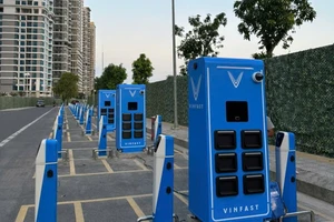 VinFast Viper gây chú ý với thiết kế thể thao, đổi pin nhanh, người dùng đổ xô đặt cọc trước 15-3