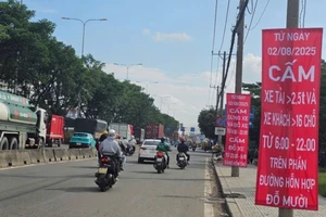 Mức phạt xe ô tô con, ô tô tải đi vào đường cấm là bao nhiêu?