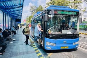 Xe buýt miễn phí: cú hích cho nhu cầu giao thông công cộng của người dân TP.HCM 