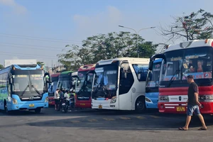 Sở Xây dựng TP.HCM đề xuất miễn giảm phí sử dụng đường bộ cho xe khách