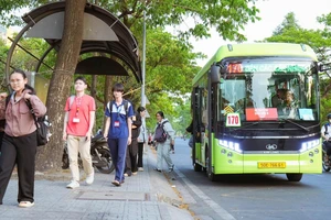 Đề xuất 3 nhóm giải pháp để thu hút người dân đi xe buýt miễn phí