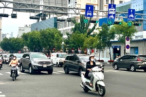 TP.HCM thu phí ô tô vào trung tâm: Làm sao để người dân đồng thuận?