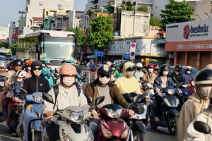 Đường Cộng Hòa ngày đầu áp dụng đảo chiều: Người dân di chuyển thuận tiện