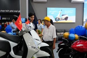 Không chỉ bán xe, VinFast xây hệ sinh thái hậu mãi 'tận răng' cho người dùng xe máy điện 