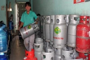 Từ 1-7 giá gas giảm đến 14.000 đồng/bình 12kg