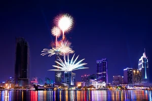 Lần đầu tiên bắn pháo hoa kết hợp nhạc nền ở Sài Gòn 