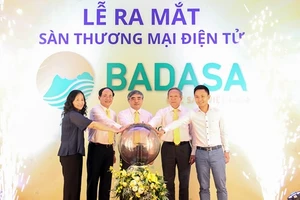 Bưu điện nhảy vào bán cơm cháy, muối ớt, cá cơm...