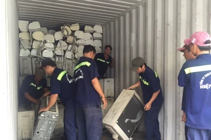 Bắt giữ lô hàng máy lạnh nhập lậu 'khủng'