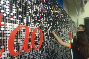 Lần đầu tiên quảng cáo 'nhờ gió' xuất hiện ở Việt Nam