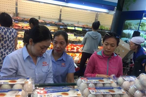 Dùng Zalo để truy tìm 'quê quán' trứng thịt gà, vịt 