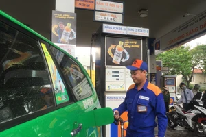 Ngày đầu tiên kết liễu xăng A92, xăng A95 'lên hương'