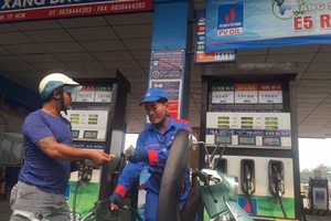 Tiêu thụ xăng E5 ở TP.HCM tăng