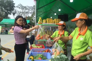 Gà núi, tôm sinh thái... hội tụ về hội chợ ở quận 4 