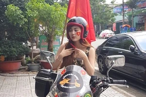 Áo, kèn, trống... cổ vũ U-23 Việt Nam đắt như tôm tươi 