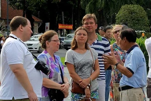 Đừng xem thường hướng dẫn viên du lịch, bắt họ làm chui