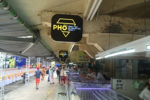 Du khách nước ngoài than thở không biết chơi gì, mua gì 