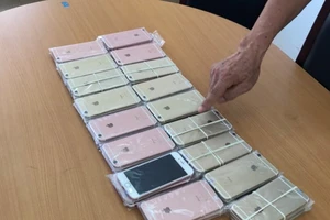 Phát hiện lô 600 điện thoại và 26 iPad không nguồn gốc
