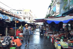 Chợ, siêu thị thưa thớt khách trong ngày lễ 2-9