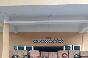 Chưa đến Tết, pháo Trung Quốc tìm đường về Việt Nam