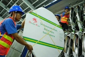 100.000 bàn ghế, giường sắt... Việt 'bay' sang Thái Lan