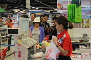 Toàn bộ việc giao thương mua bán dưới danh nghĩa của siêu thị đều được thực theo quy trình giao dịch quy định tại văn phòng công ty- Ảnh: T.U