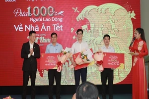 Bia Sài Gòn 'bao' máy bay đưa 1.000 lao động về ăn Tết