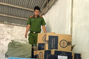 Hơn 10 ngàn bao thuốc lá lậu giấu trong nhà trọ 