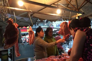 Ba rọi rút sườn 200.000 đồng/kg hút khách ngày 29 tết