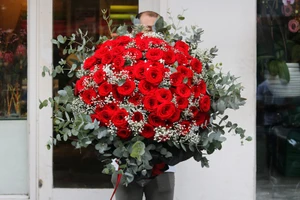 Nhiều đại gia đặt mua hoa tiền triệu tặng người yêu