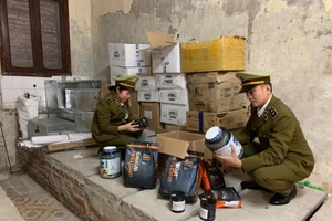 Báo động hàng ngoại gắn mác 'Made in Vietnam'