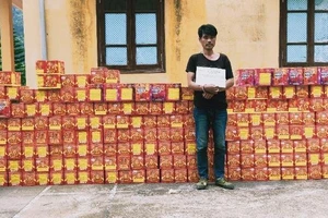 Gần 900 kg pháo Trung Quốc suýt lọt về Việt Nam