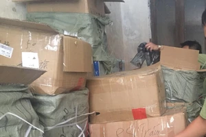 Phát hiện ô tô chở hơn 1.000 đồ chơi tình dục lậu