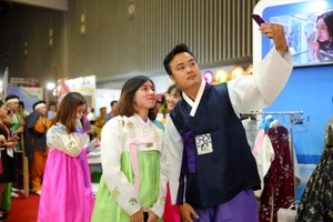 Tiếp tục miễn thị thực cho khách Nga, Nhật, Hàn...