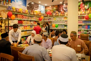 Lần đầu tiên TP.HCM có cửa hàng tiện lợi Halal