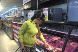 Thương lái, tiểu thương cũng méo mặt vì thịt heo