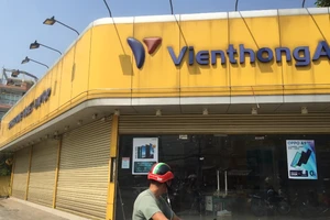 Cận cảnh chuỗi Viễn Thông A cửa đóng then cài