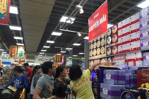  Mua sắm tết: Chợ vắng, siêu thị nhộn nhịp