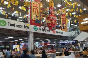 Quà tặng đặc biệt tết: Bánh chưng kèm dưa chua 