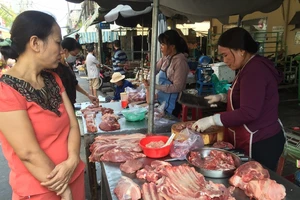 Đầu năm: Chợ đìu hiu, thịt heo có loại giảm 40.000 đồng/kg