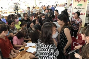 Tiểu thương chợ An Đông xin giảm thuế vì COVID-19