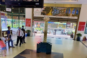 Cận cảnh An Đông Plaza 'đông cứng' giữa khung giờ sầm uất nhất