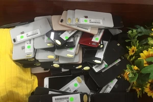 Phát hiện lô hàng iPhone lậu trị giá 3 tỉ đồng