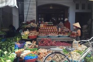 Rau củ trái cây Trung Quốc đã về lại chợ đầu mối