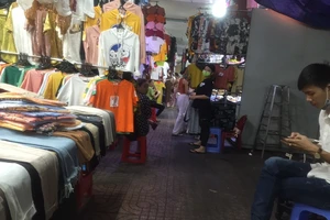 Nhiều ngành hàng kiếm bộn tiền giữa dịch COVID-19 