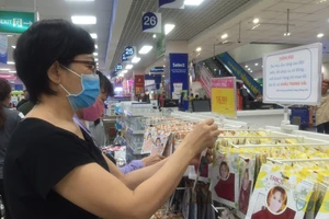 Siêu thị bán khẩu trang kháng khuẩn giá 7.000 đồng/cái